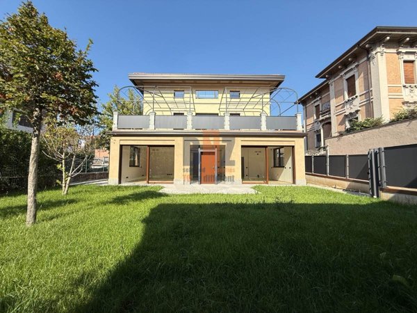 appartamento in vendita a Brescia in zona Crocifissa di Rosa