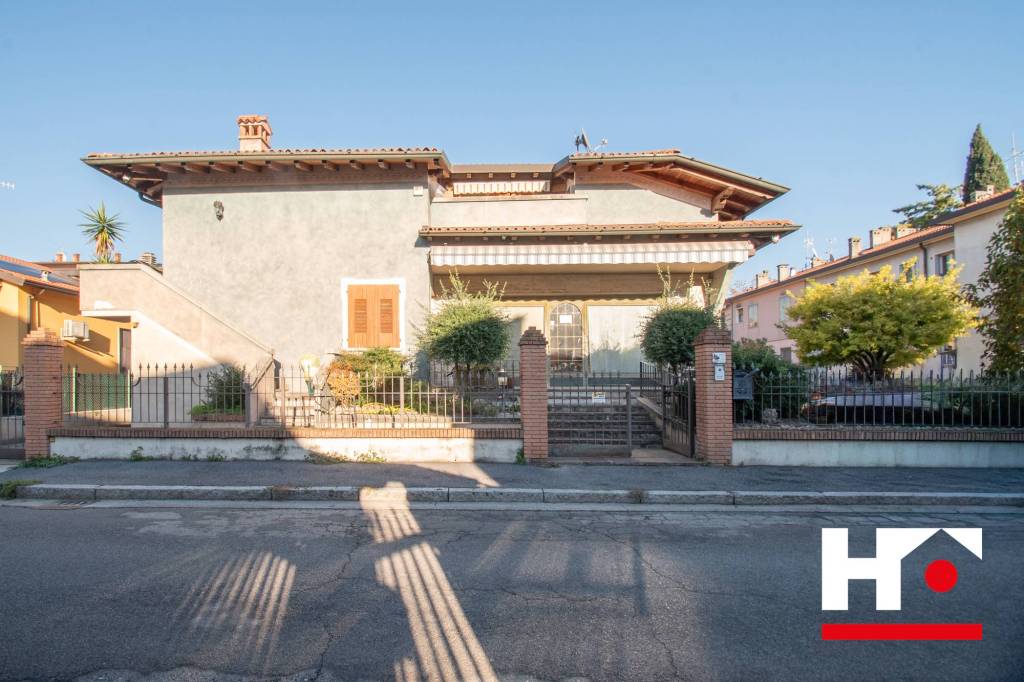 casa indipendente in vendita a Brescia in zona Chiusure