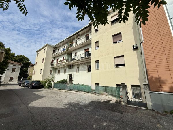 casa indipendente in vendita a Brescia in zona Volta