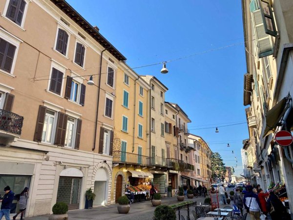 negozio in vendita a Brescia in zona Centro Storico