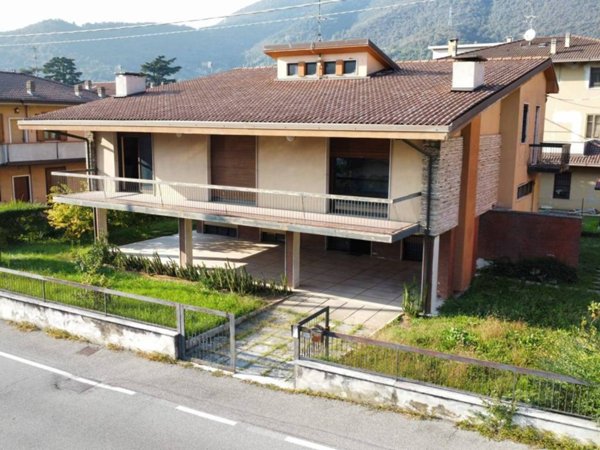 casa indipendente in vendita a Brescia in zona Crocifissa di Rosa