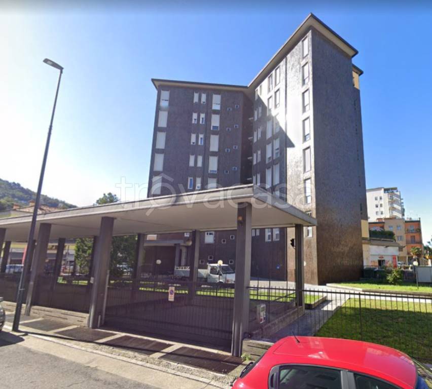 locale commerciale in vendita a Brescia in zona Crocifissa di Rosa