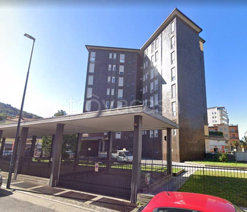 locale commerciale in vendita a Brescia in zona Crocifissa di Rosa