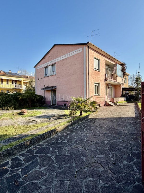 casa indipendente in vendita a Brescia in zona Chiusure