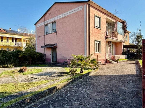 casa indipendente in vendita a Brescia in zona Chiusure