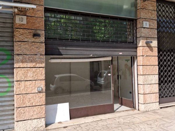 negozio in vendita a Brescia in zona Mompiano