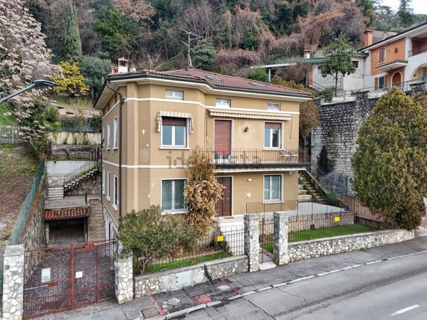 casa indipendente in vendita a Brescia