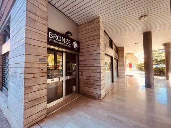 negozio in vendita a Brescia in zona Volta