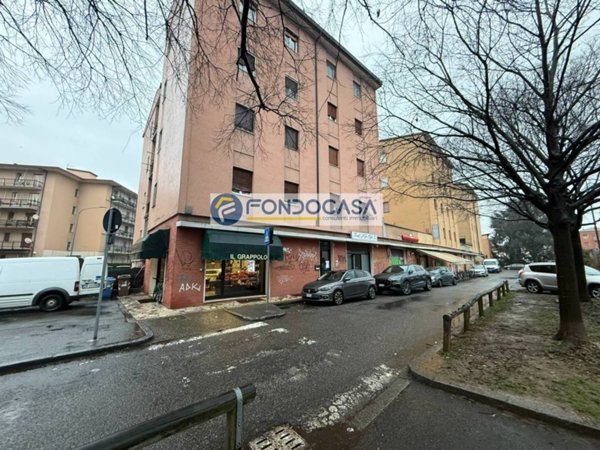 negozio in vendita a Brescia in zona Urago/Mella
