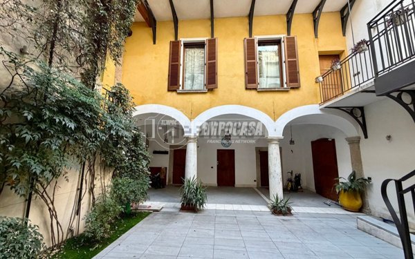 casa indipendente in vendita a Brescia in zona Centro Storico