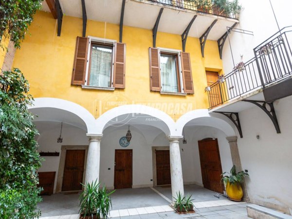 casa indipendente in vendita a Brescia in zona Centro Storico