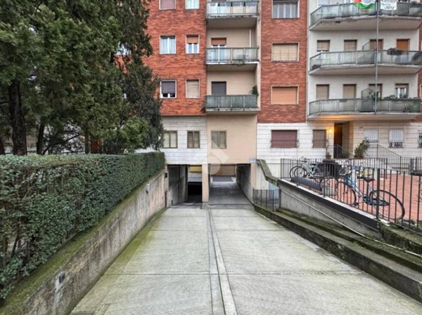 locale commerciale in vendita a Brescia in zona Fiumicello