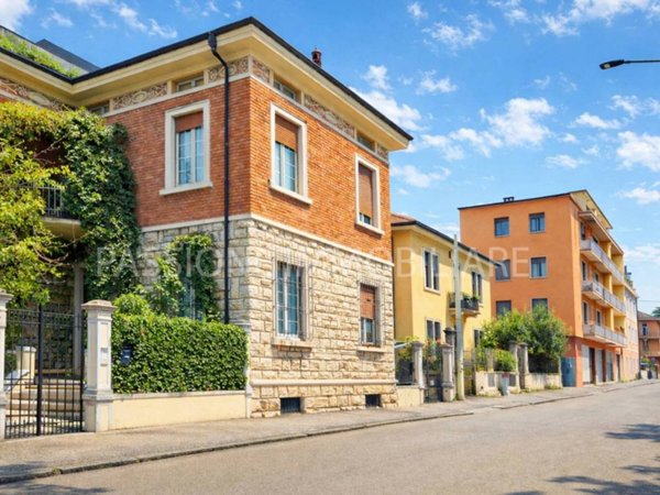 casa indipendente in vendita a Brescia in zona Crocifissa di Rosa