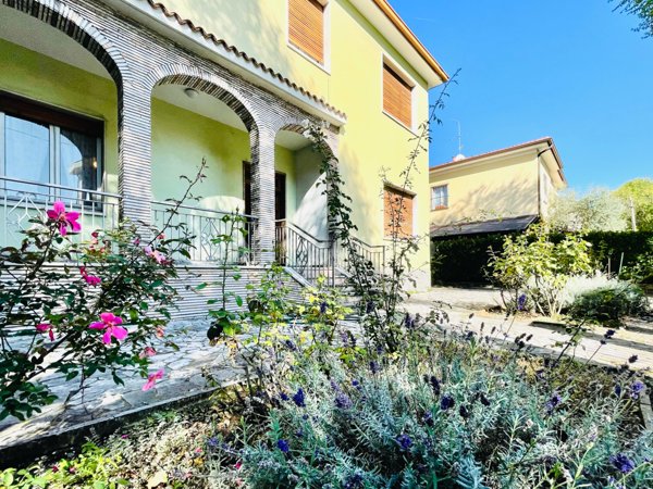 casa indipendente in vendita a Brescia in zona Mompiano