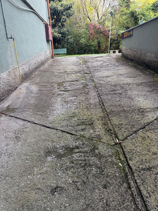 locale di sgombero in vendita a Brescia in zona Casazza