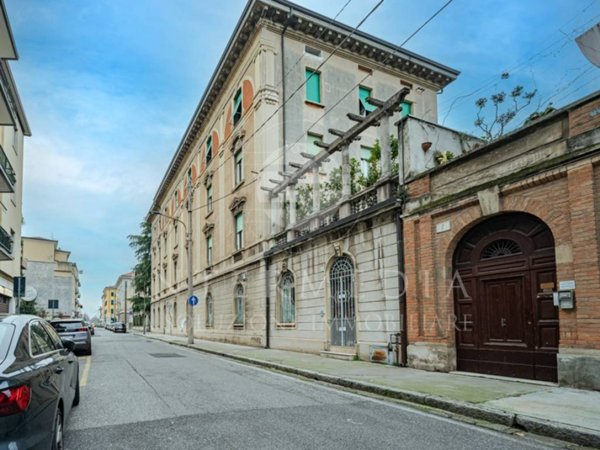 appartamento in vendita a Brescia in zona Volta