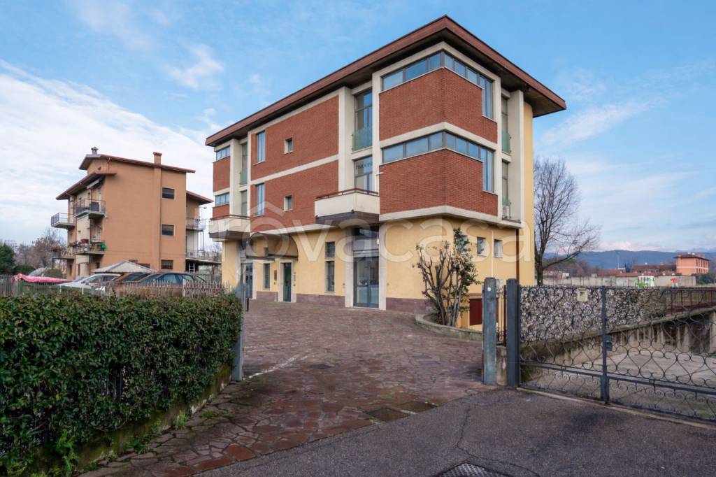 appartamento in vendita a Brescia in zona Quartiere Primo Maggio