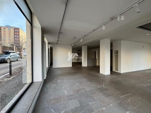 esavano in vendita a Brescia