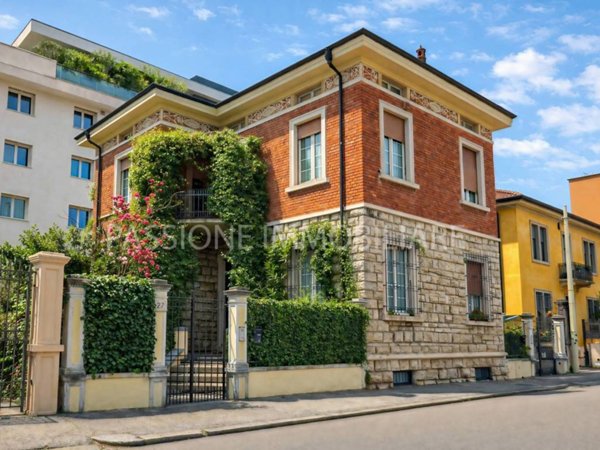 casa indipendente in vendita a Brescia in zona Centro Storico