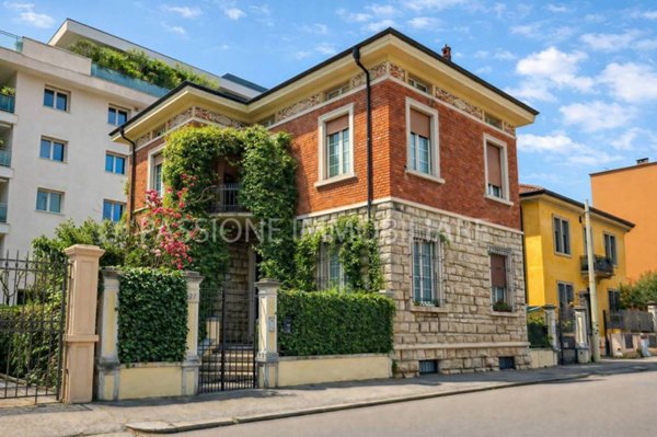 casa indipendente in vendita a Brescia in zona Centro Storico