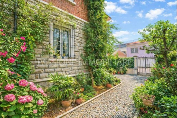 casa indipendente in vendita a Brescia in zona Centro Storico