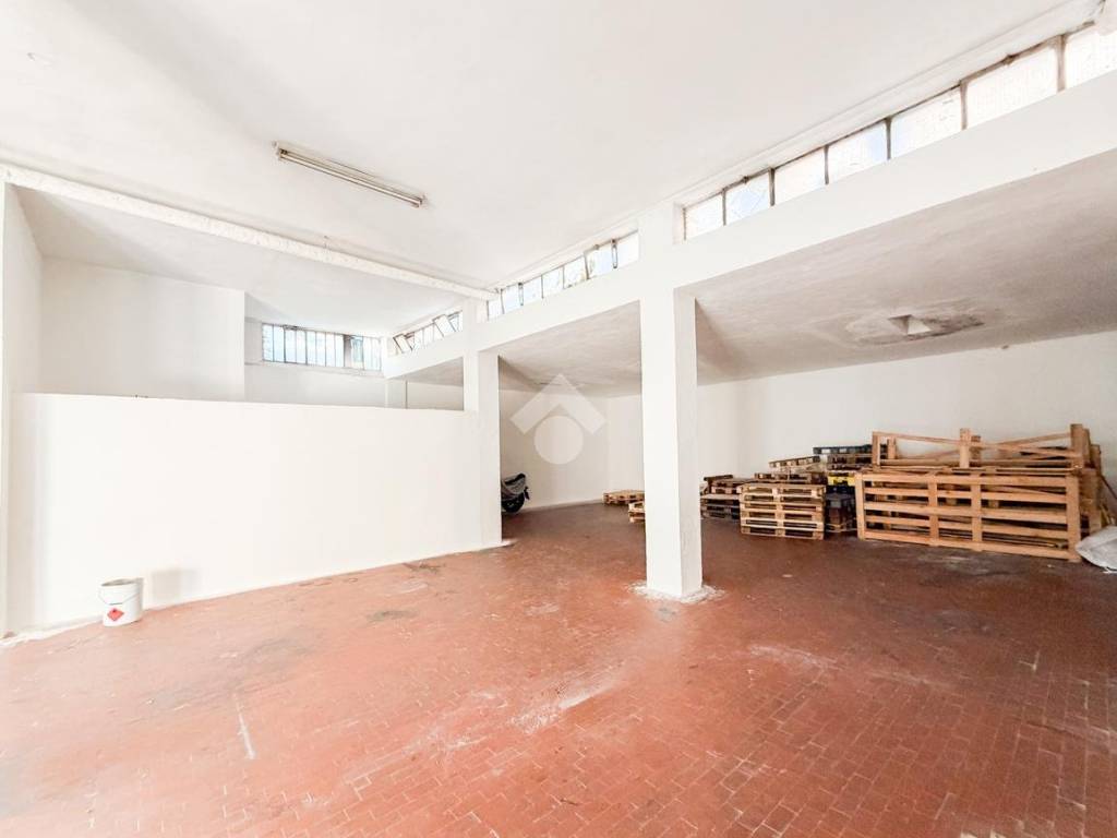 locale commerciale in vendita a Brescia in zona Volta