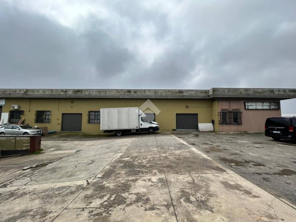 locale commerciale in vendita a Brescia in zona Volta