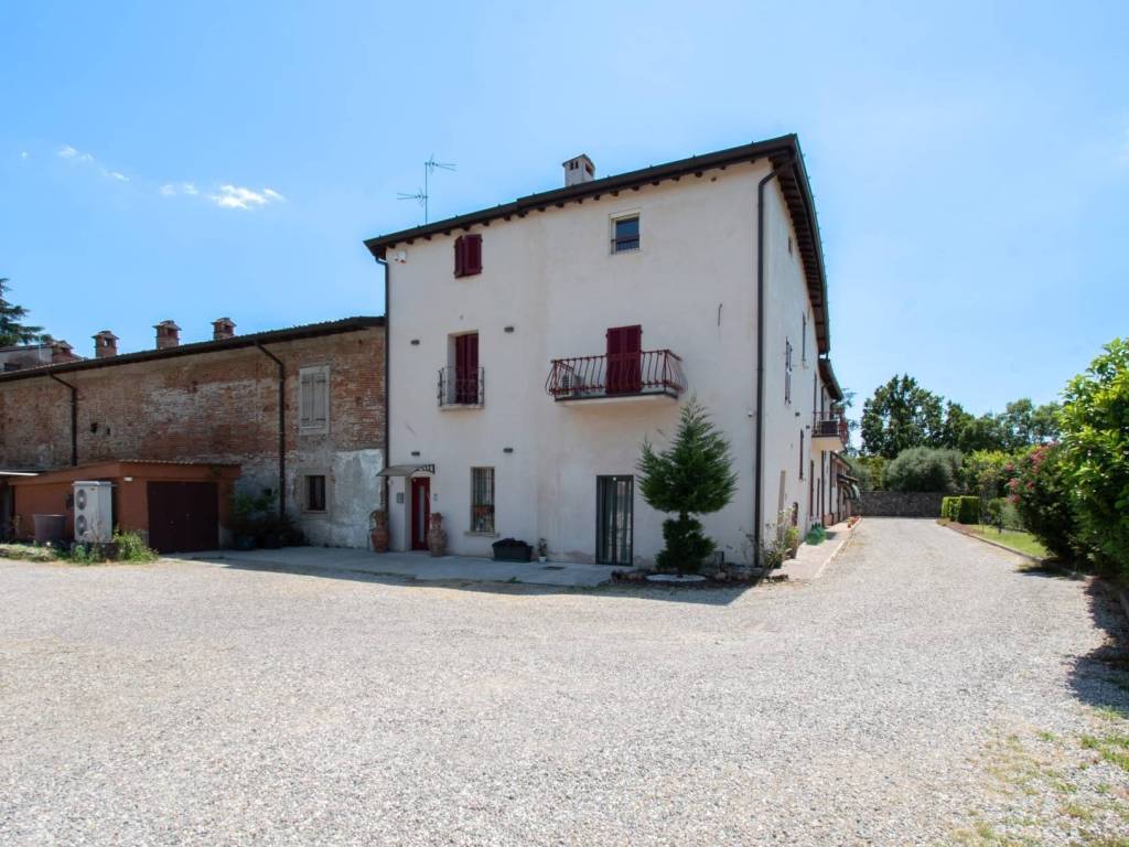 casa indipendente in vendita a Brescia in zona Volta