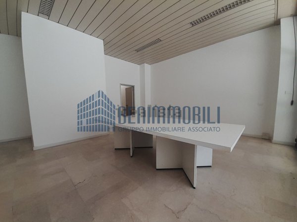 ufficio in vendita a Brescia in zona Volta