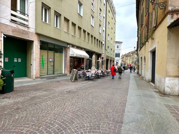 negozio in vendita a Brescia in zona Centro Storico
