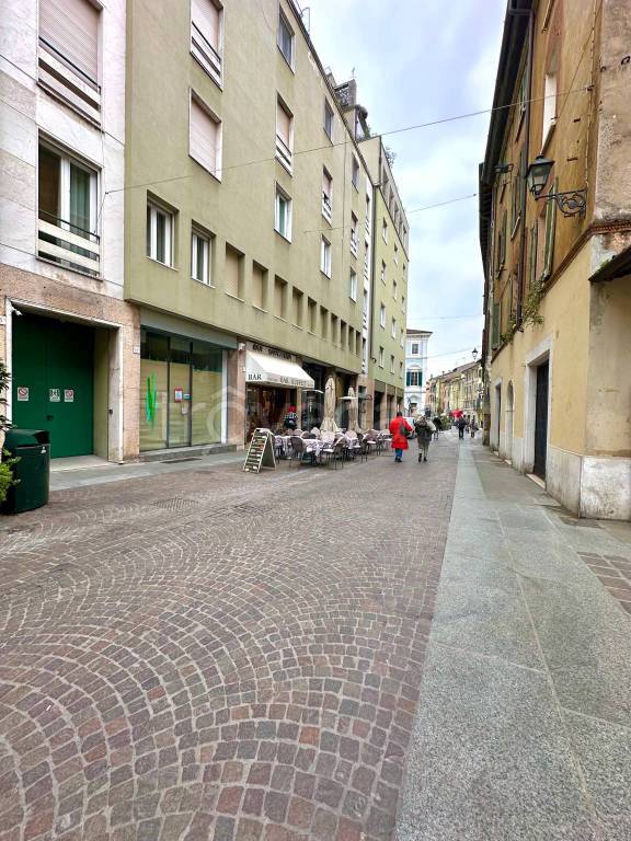 negozio in vendita a Brescia in zona Centro Storico
