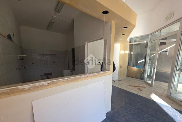 negozio in vendita a Brescia in zona Urago/Mella