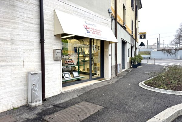 negozio in vendita a Brescia in zona Volta