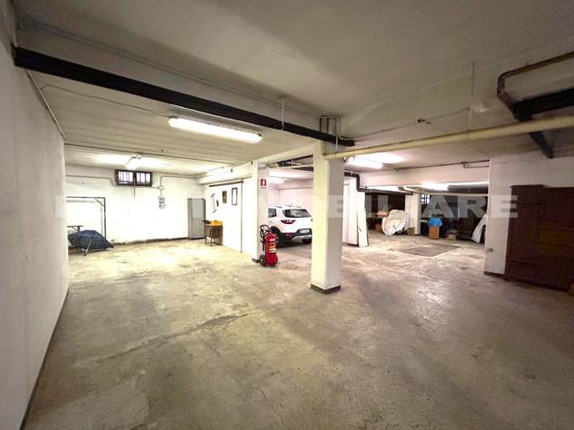 locale commerciale in vendita a Brescia in zona Crocifissa di Rosa