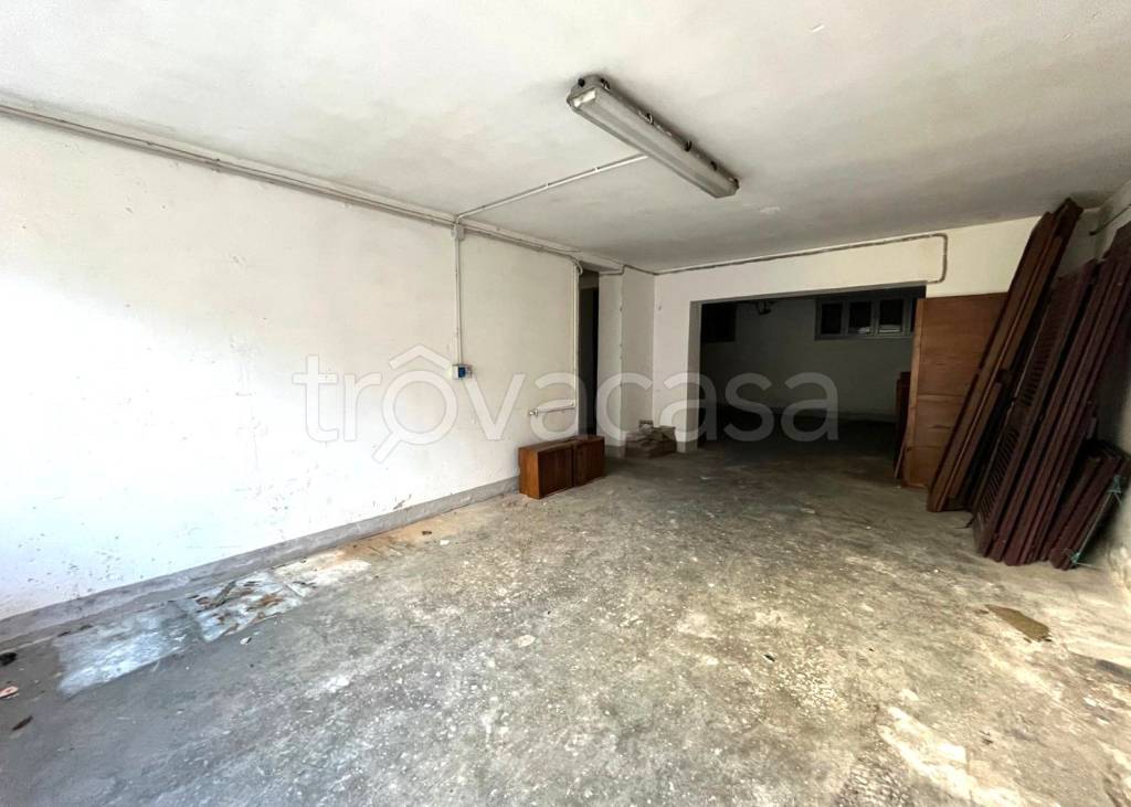 locale commerciale in vendita a Brescia in zona Urago/Mella