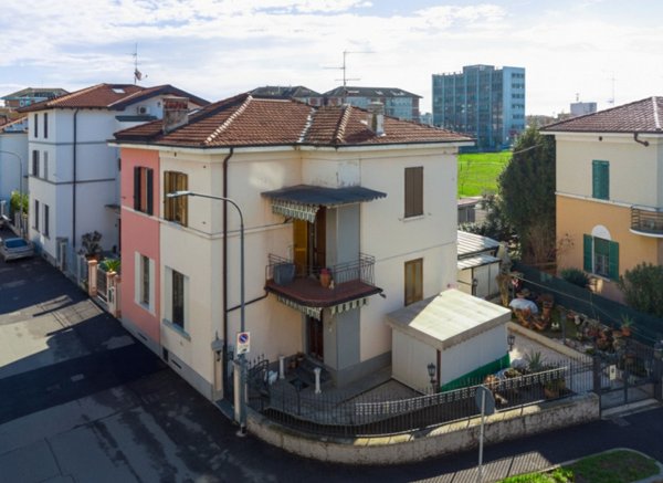 casa indipendente in vendita a Brescia in zona Volta