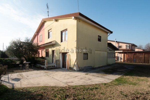 casa indipendente in vendita a Brescia in zona Villaggio Sereno