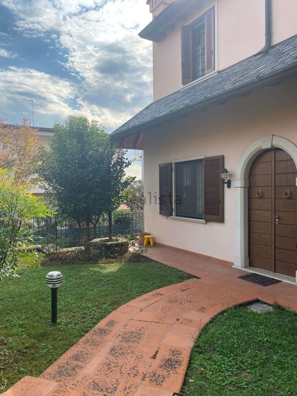 casa indipendente in vendita a Brescia in zona Urago/Mella