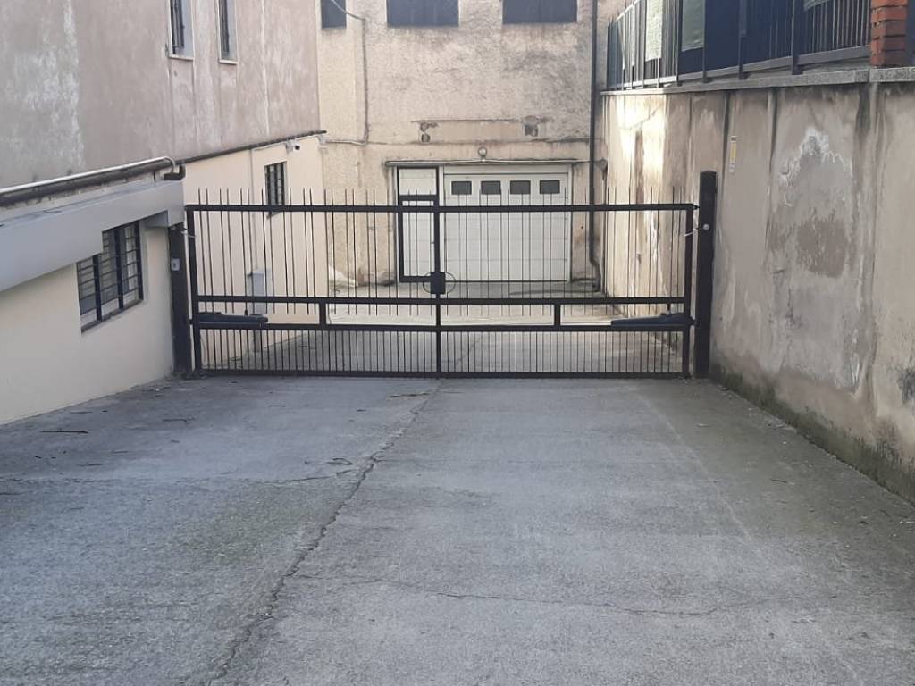 locale commerciale in vendita a Brescia in zona Volta