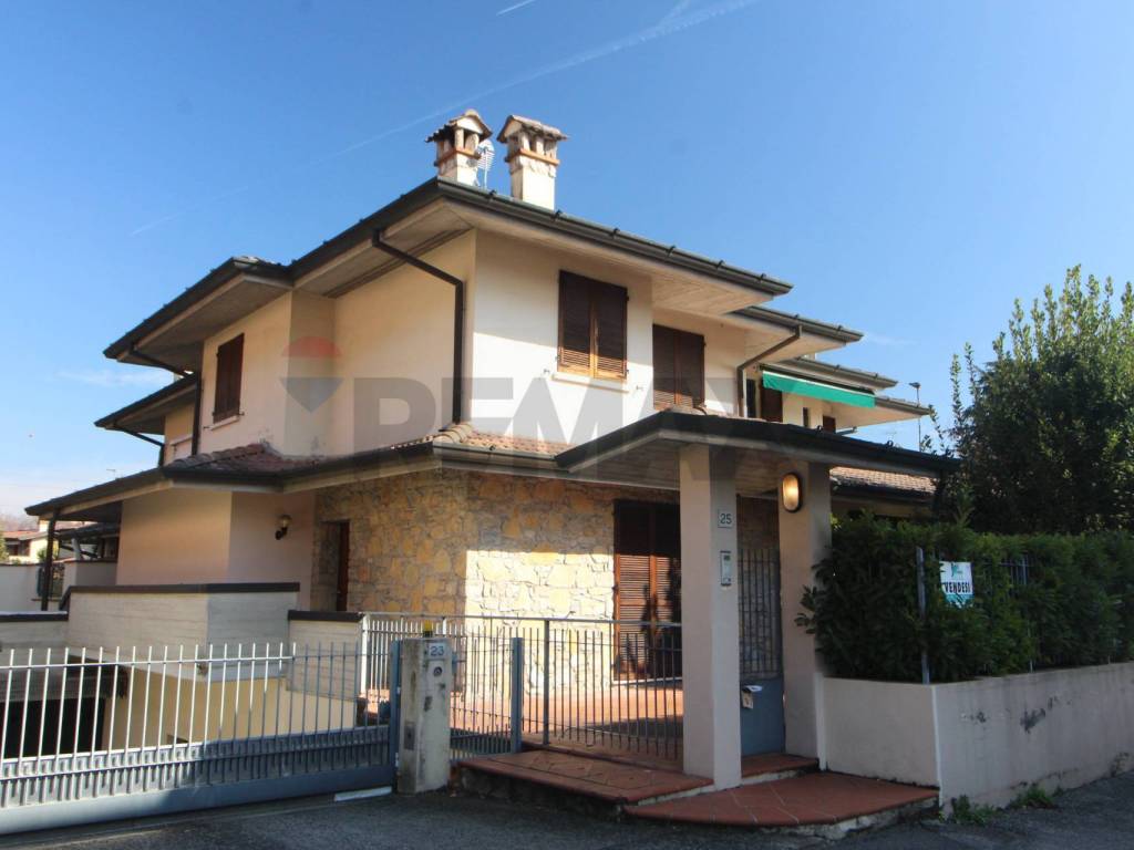 casa indipendente in vendita a Brescia in zona Caionvico