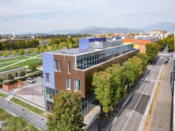 intera palazzina in vendita a Brescia in zona Chiusure