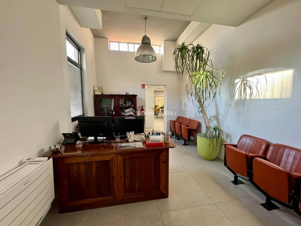 locale commerciale in vendita a Brescia in zona Volta