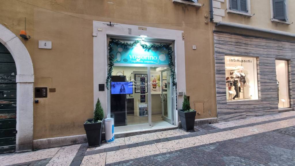 negozio in vendita a Brescia in zona Centro Storico