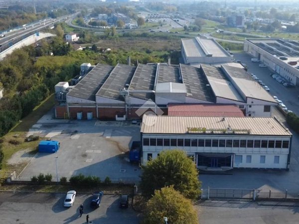 locale commerciale in vendita a Brescia in zona Volta