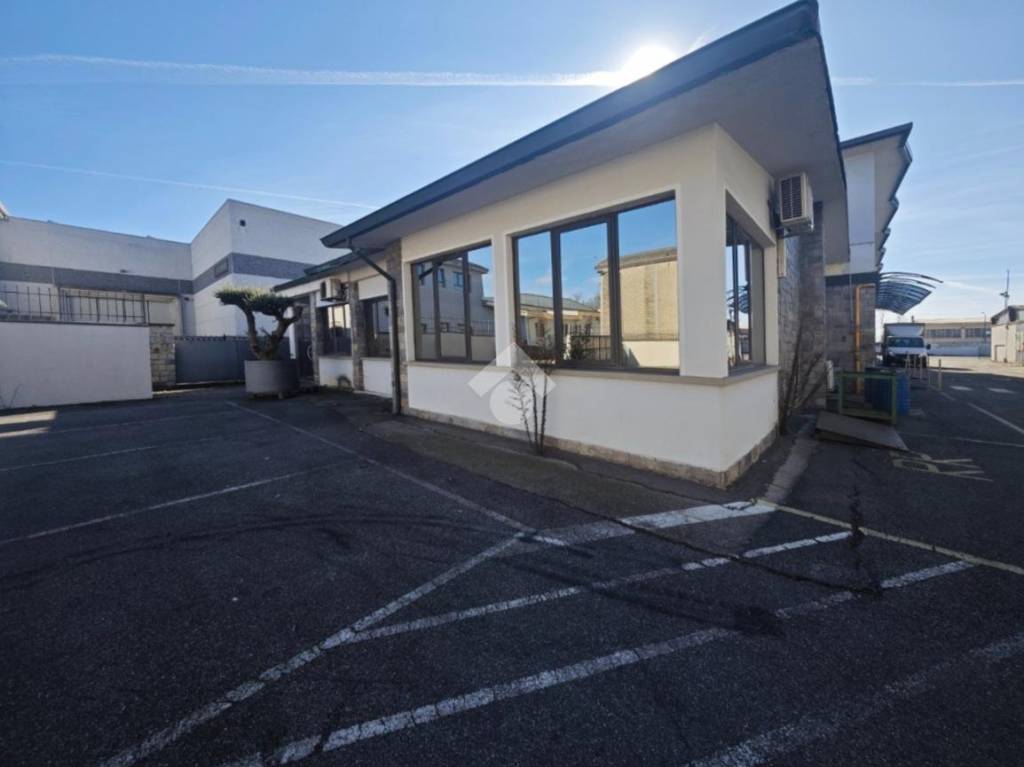 capannone in vendita a Brescia in zona Chiusure