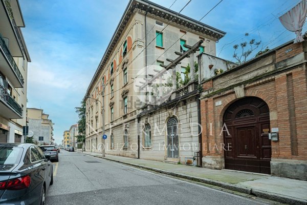 appartamento in vendita a Brescia in zona Volta