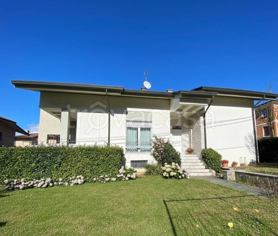 casa indipendente in vendita a Brescia in zona Costalunga