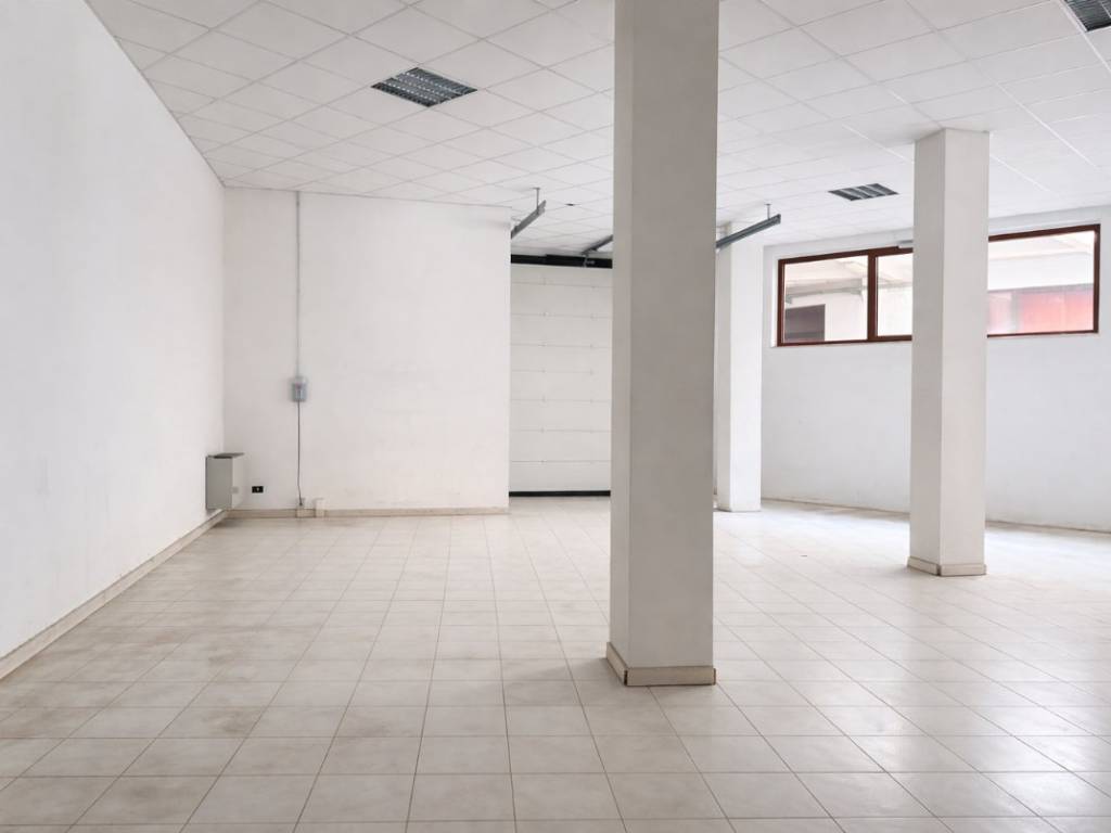 locale commerciale in vendita a Brescia in zona Centro Storico