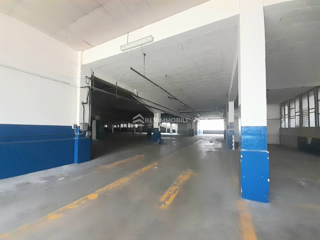 capannone in vendita a Brescia in zona Volta