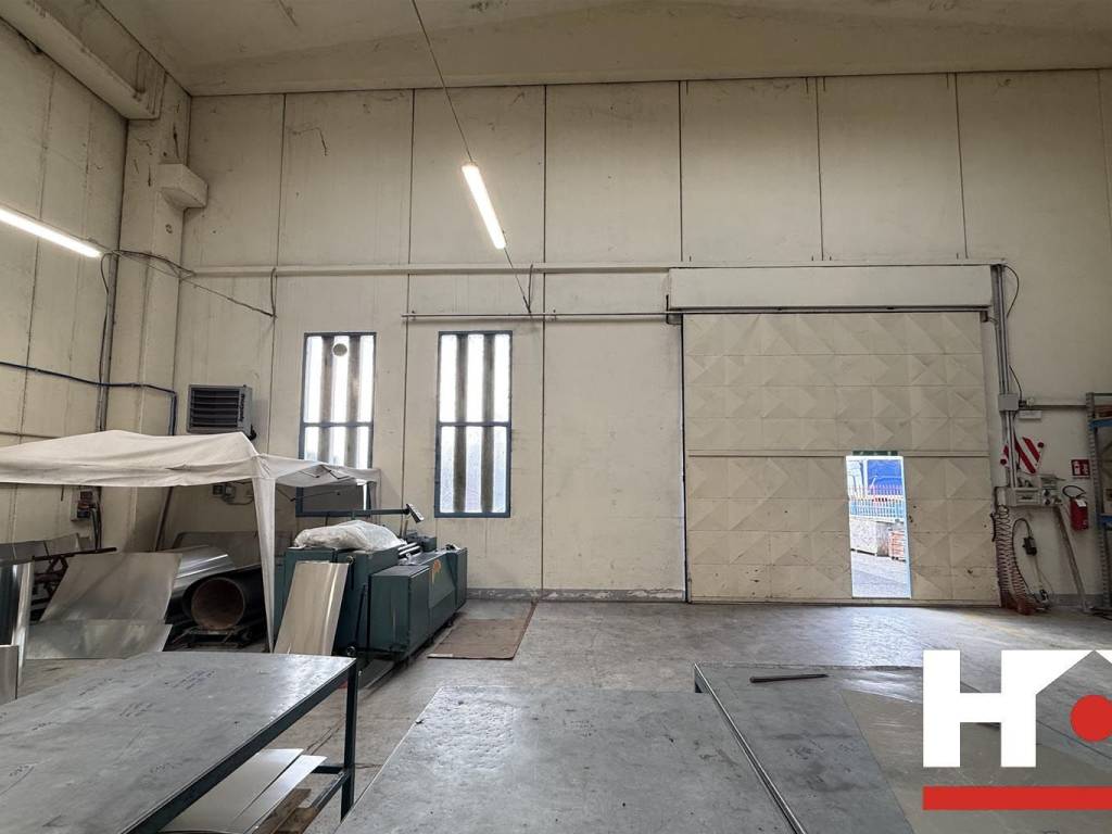 locale commerciale in vendita a Brescia in zona Volta